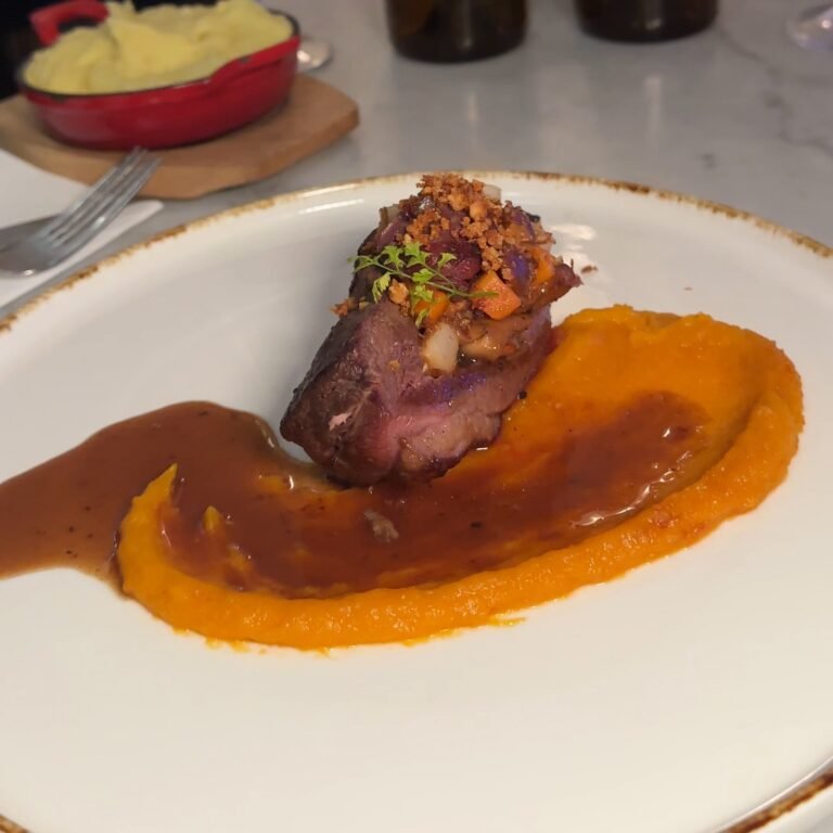 Magret de canard, purée de patate douce et jus, à L'Anagram sur la Grand'Place d'Arras