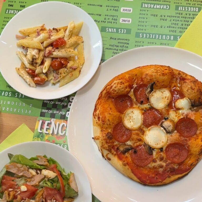 Pizza, pâtes et salade composées au buffet de L'Encart à Beaurains