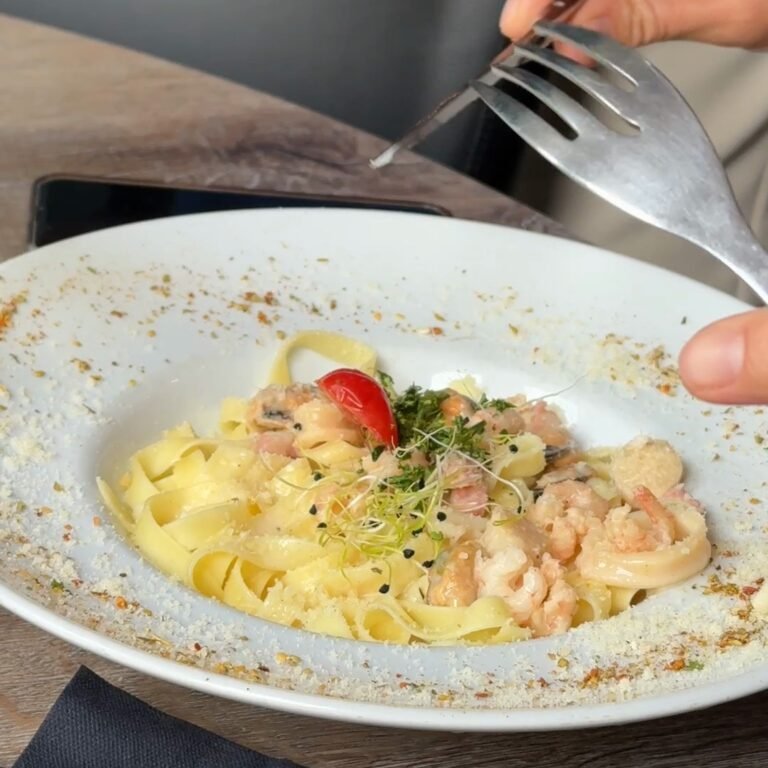 Les pâtes aux fruits de mer de la formule du midi à La Comédie, place du Théâtre à Arras