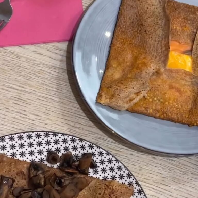 Galettes bretonnes servies au Foucrêpe's, place des Héros à Arras