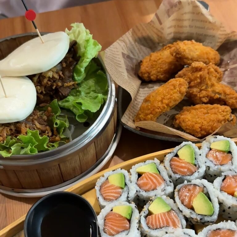 Baos au porc braisé, poulet frit coréen et california rolls saumon avocat du Shanghai, rue des Dominicains à Arras