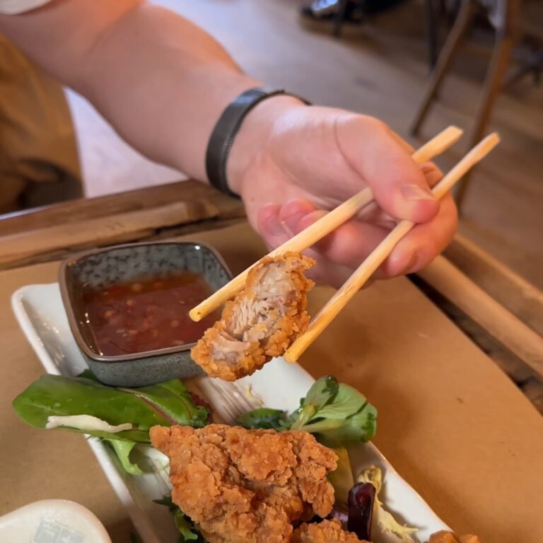 Poulet karaage et sa sauce chez Osaka Pluies, restaurant japonais rue des Trois Visages à Arras