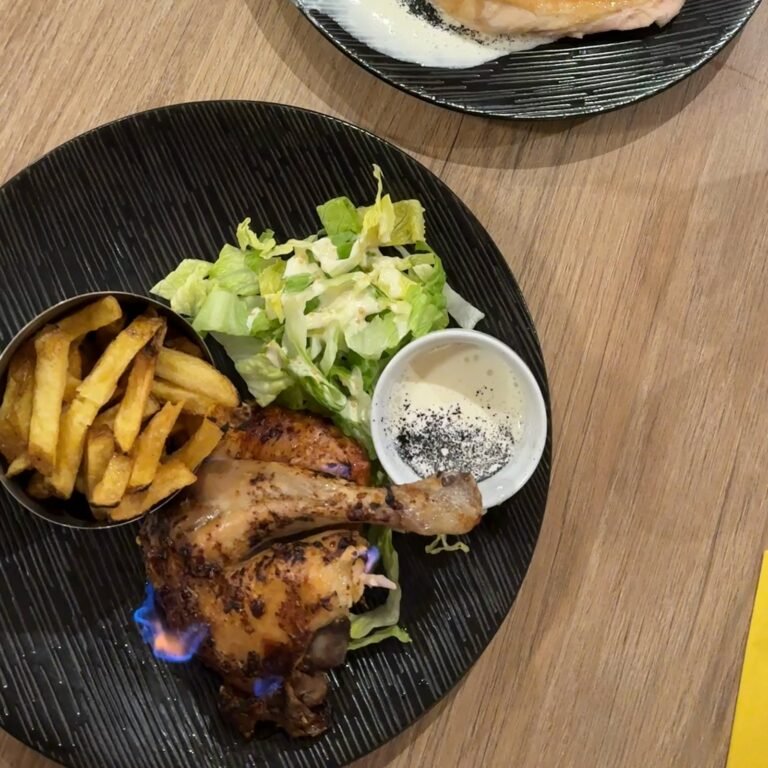 Quart de poulet flambé, frites et salade chez Poulet d'Enfer à Arras