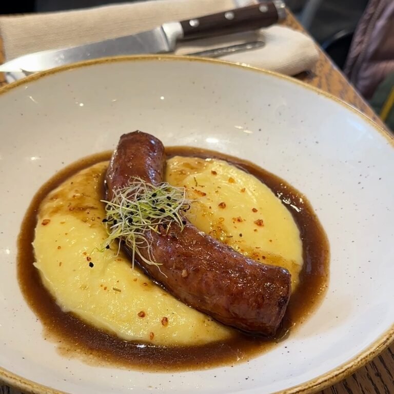 La saucisse et sa purée façon Robuchon chez Silex, rôtisserie de la Grand'Place à Arras